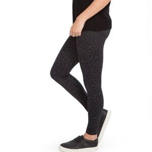 SPANX Look At Me Now‎ Grey and Black Seamless Leggings Size Small Length 26”